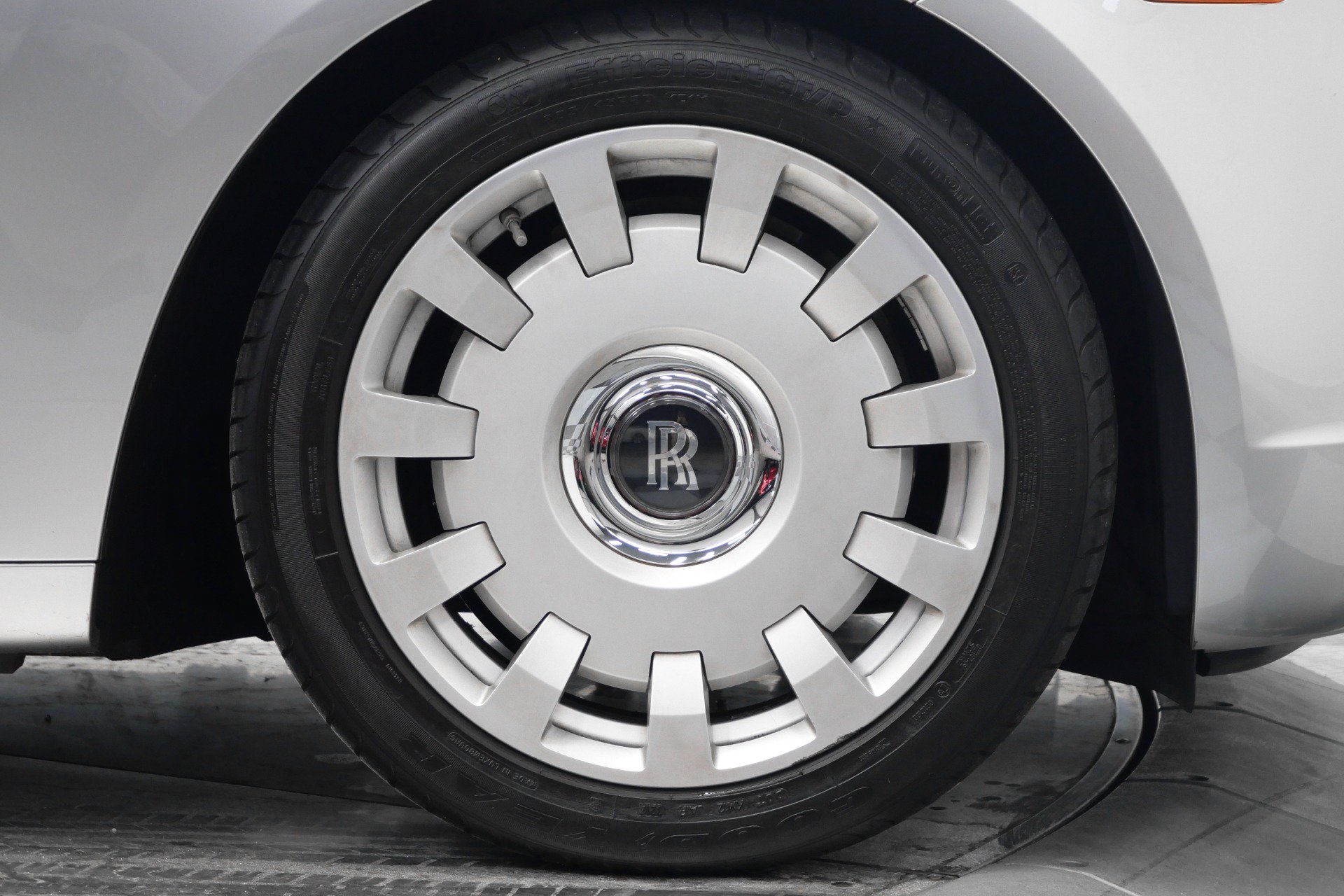 Used 2013 Rolls-Royce Ghost RWD image 40