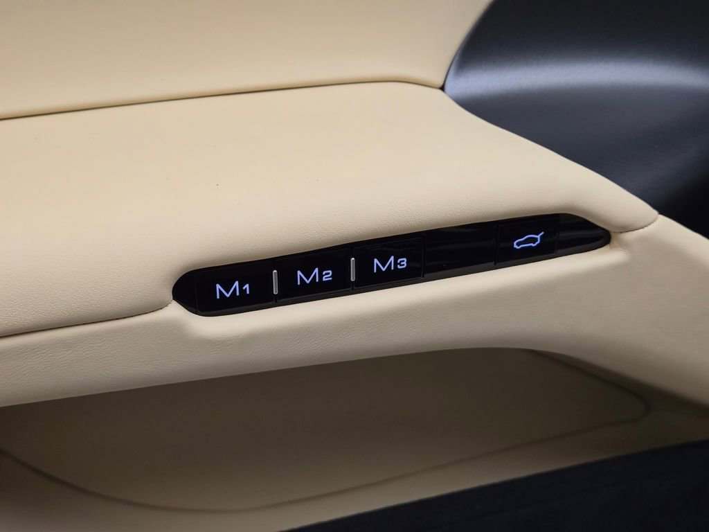 Used 2025 Ferrari 12Cilindri RWD image 37