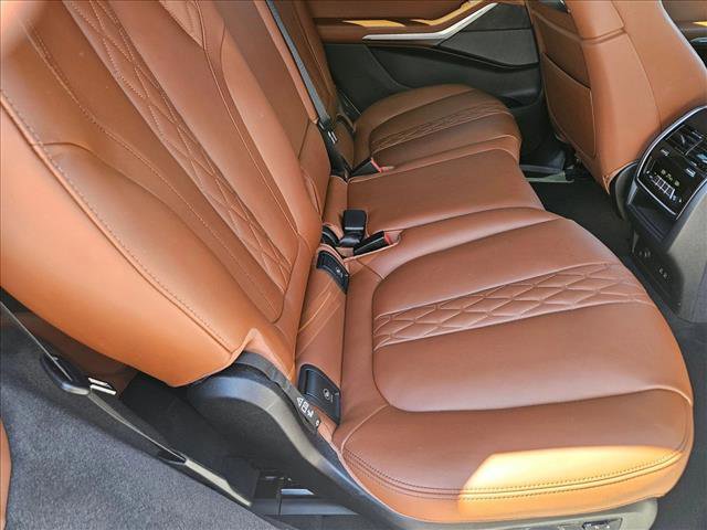 Used 2024 BMW X7 xDrive40i w/ Executive Package image 21