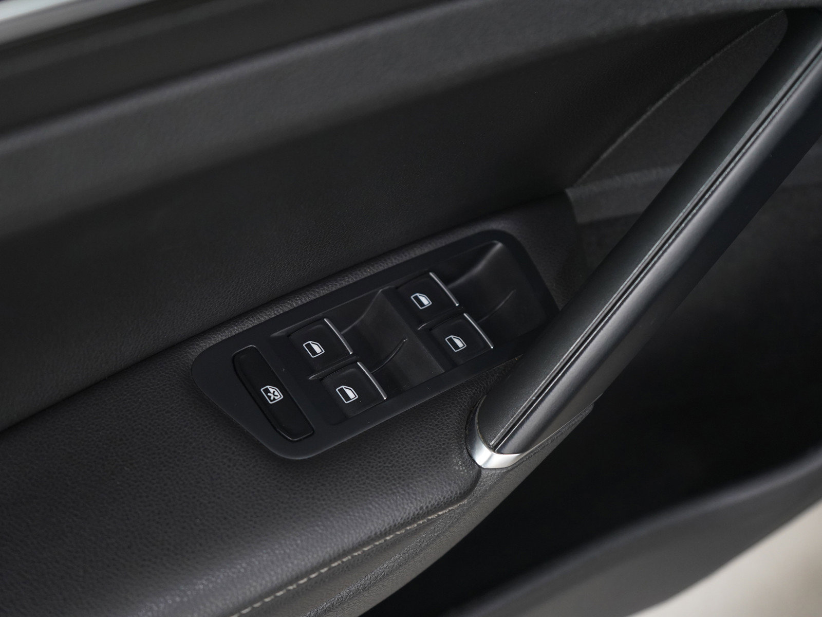 Used 2015 Volkswagen Golf TDI SEL w/ Lighting Package (SEL) image 18