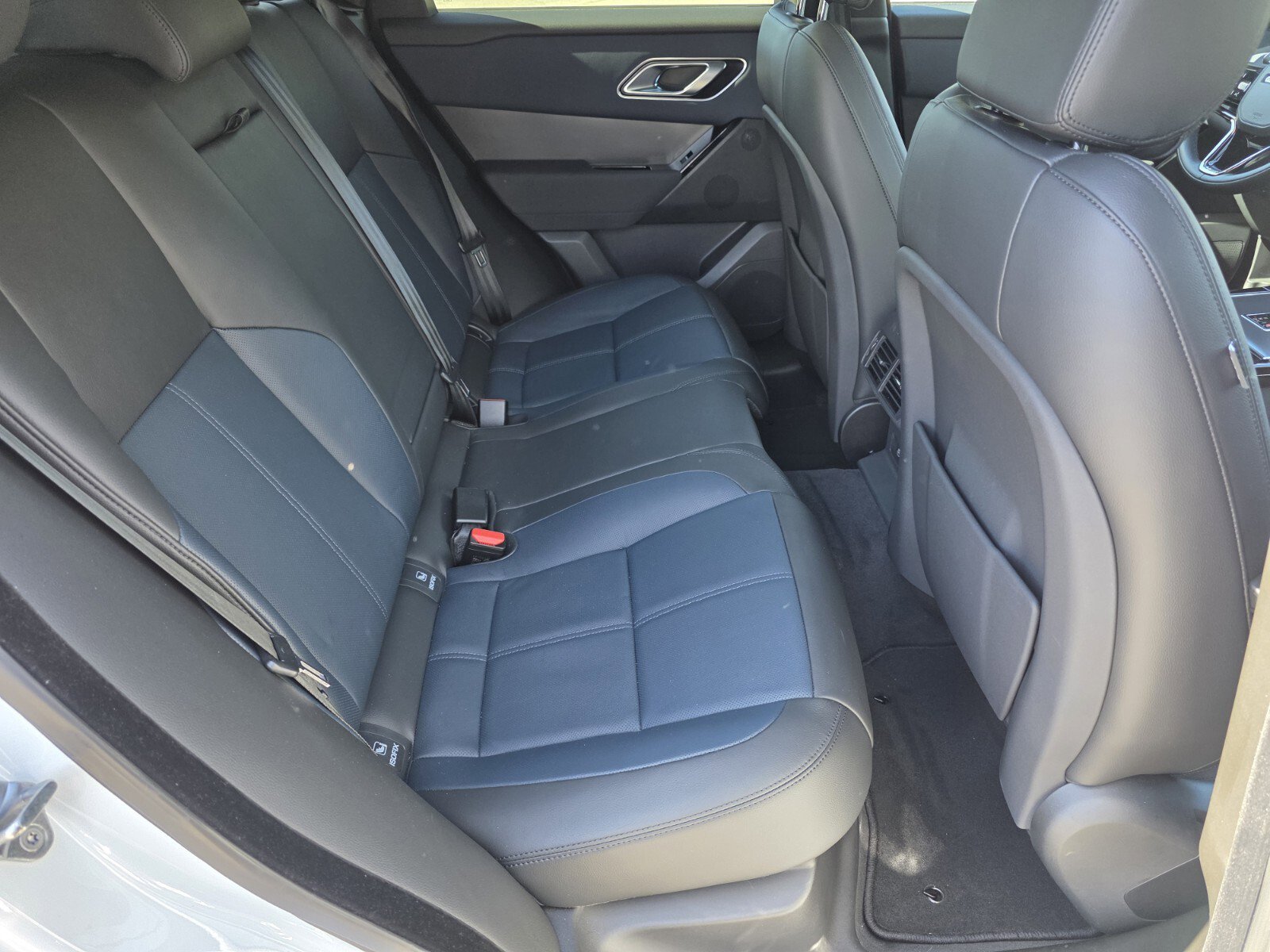 Certified 2024 Land Rover Range Rover Velar Dynamic SE image 5