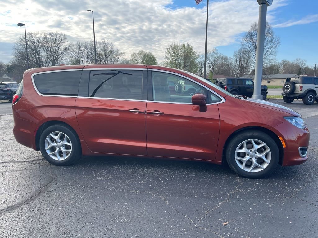 Used 2018 Chrysler Pacifica Touring Plus w/ Tire & Wheel Group image 9