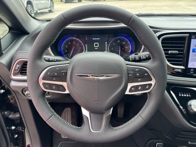 New 2026 Chrysler Pacifica Select image 18