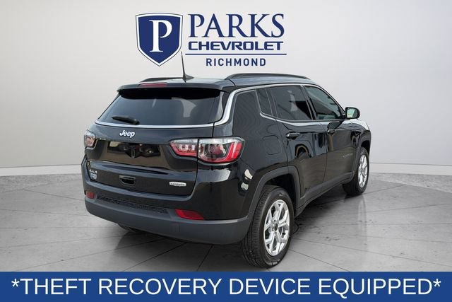 Used 2025 Jeep Compass Latitude w/ Sun & Sound Group AWD/4WD image 7