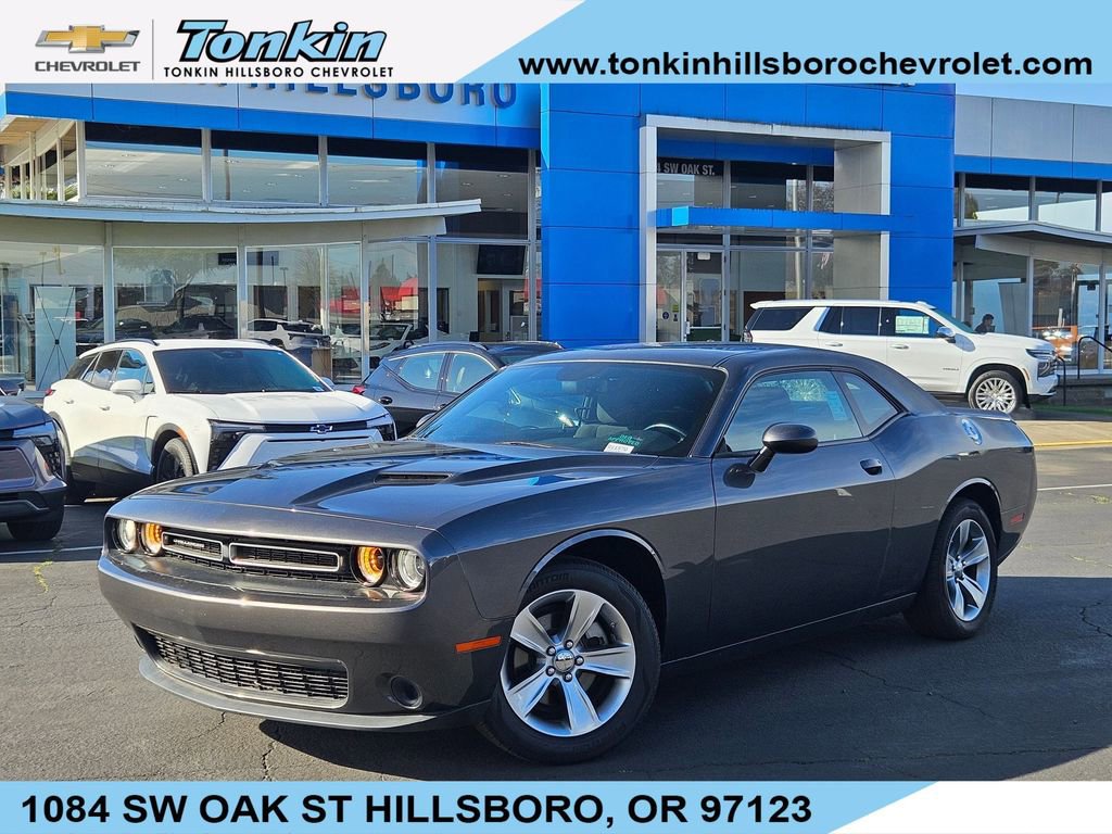 Used 2022 Dodge Challenger SXT image 1