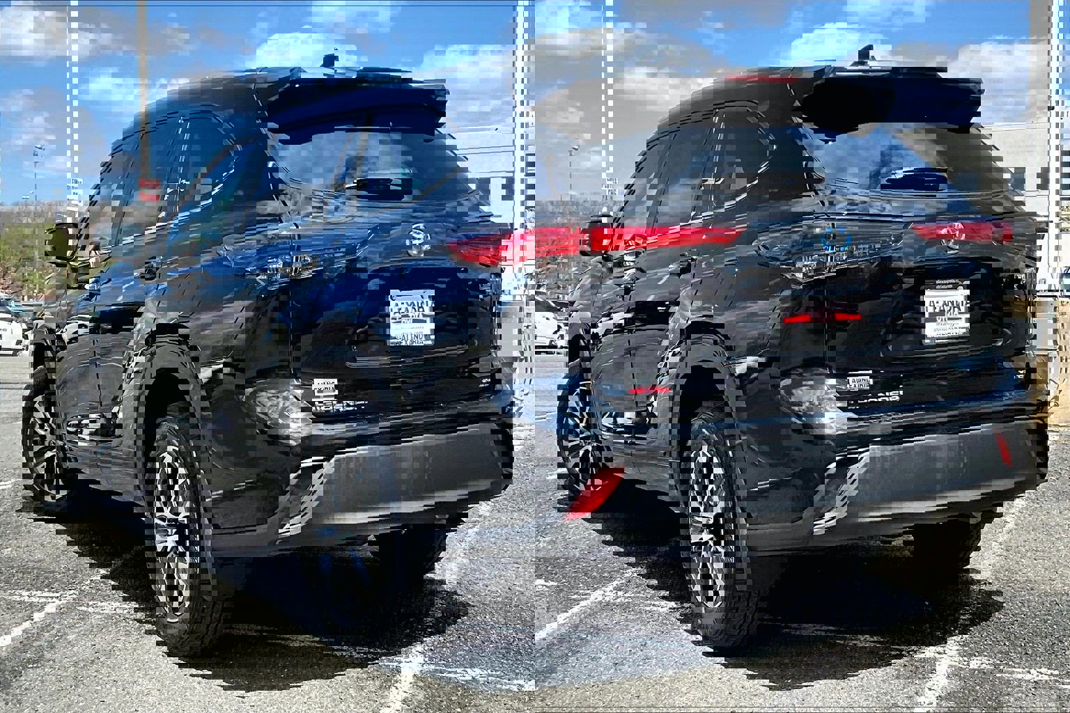 Used 2023 Toyota Highlander XLE image 11