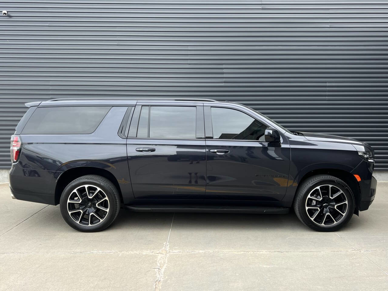 Used 2023 Chevrolet Suburban RST w/ Sport Performance Package AWD/4WD image 10