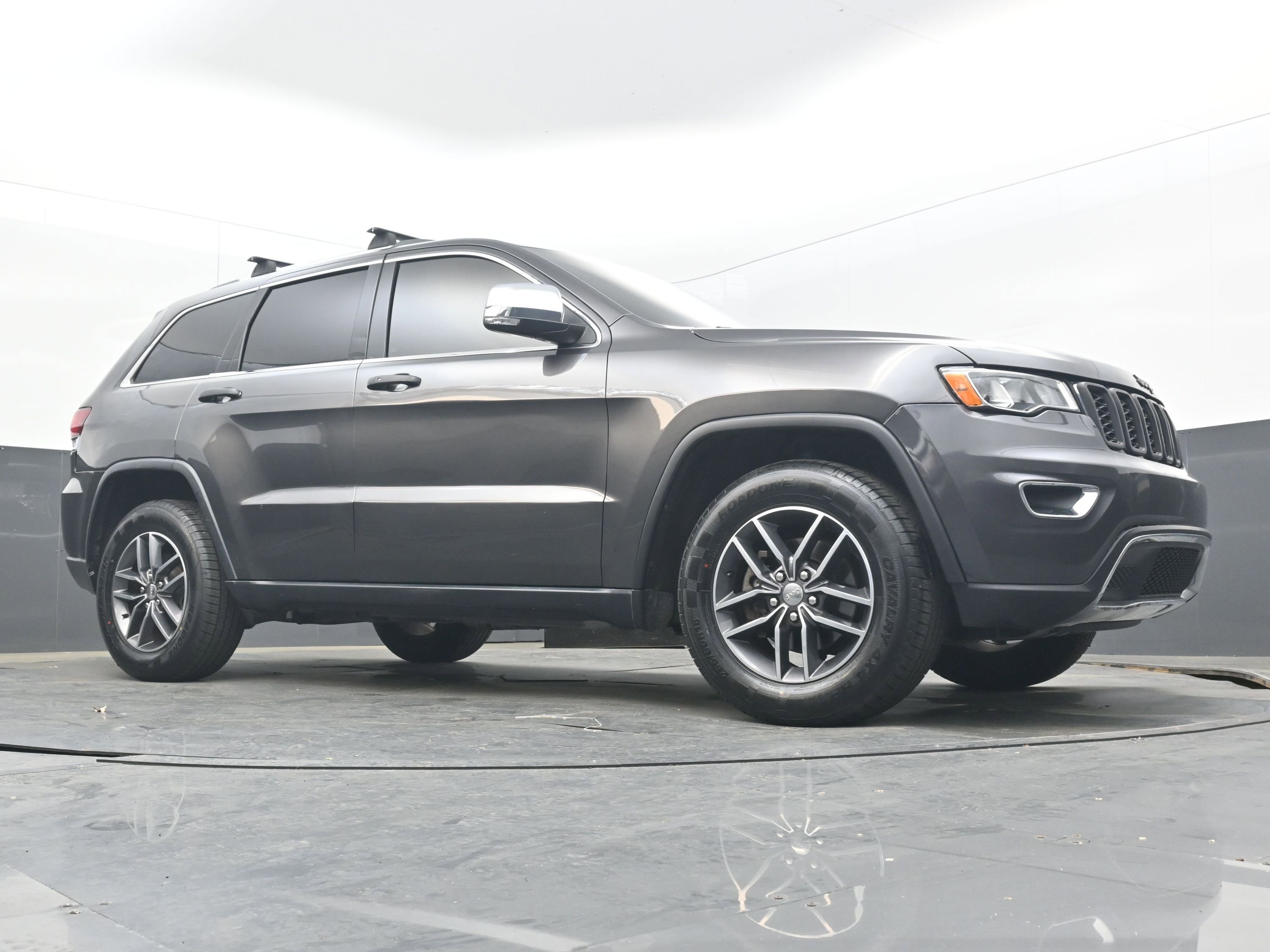 Used 2018 Jeep Grand Cherokee Limited image 18