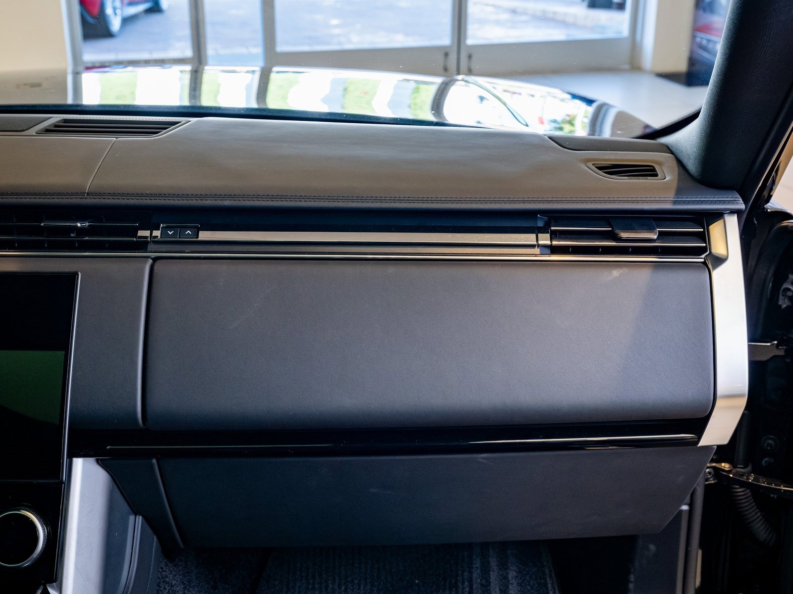 Used 2023 Land Rover Range Rover SE image 20