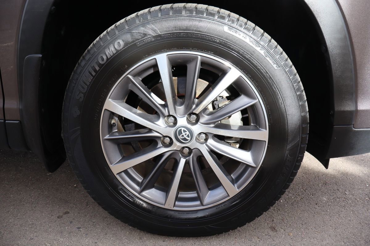 Used 2019 Toyota Highlander XLE AWD/4WD image 47