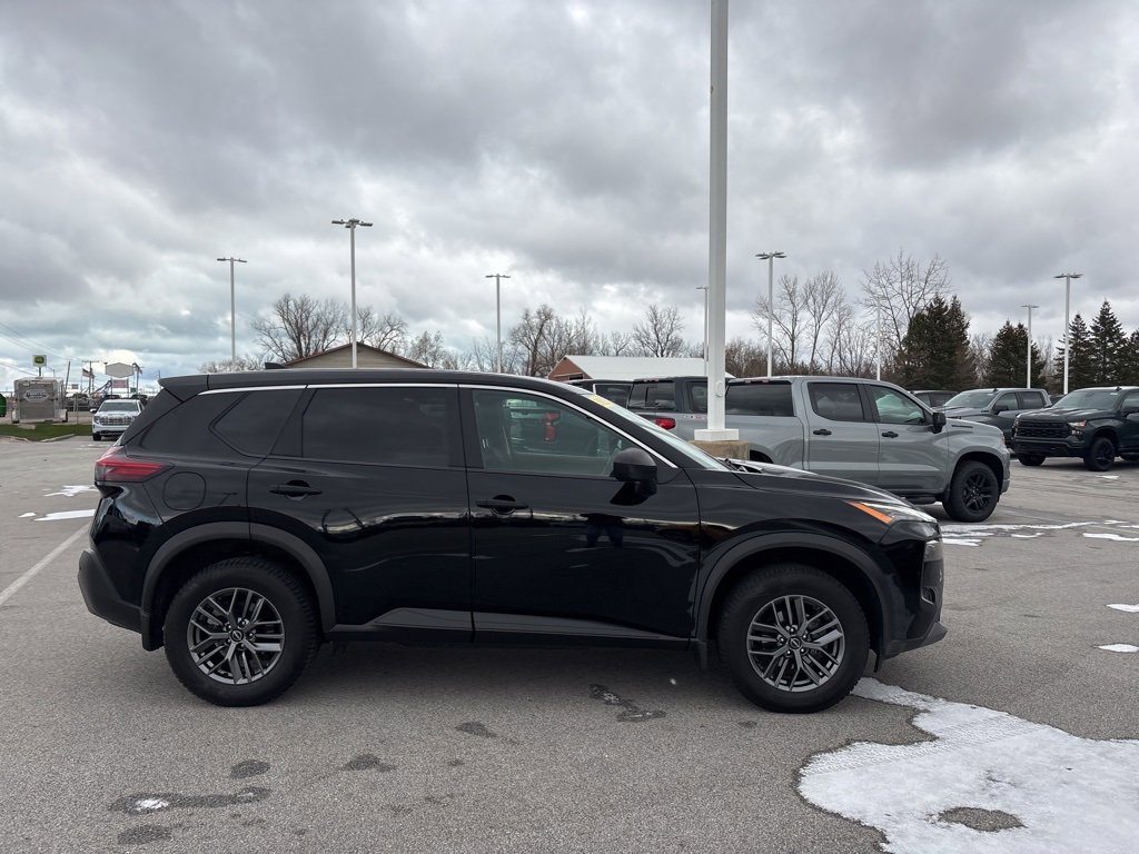 Used 2023 Nissan Rogue S image 4