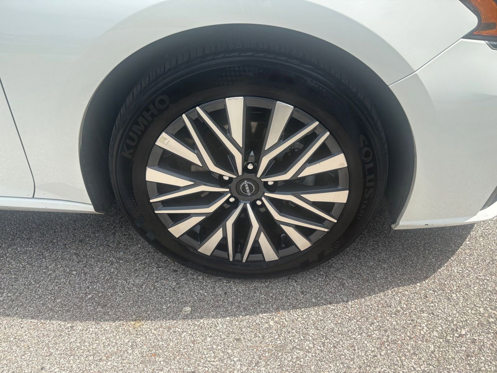 Used 2025 Nissan Altima 2.5 SV FWD image 29