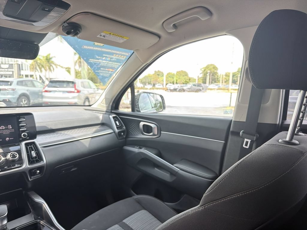Used 2023 Kia Sorento LX FWD image 17