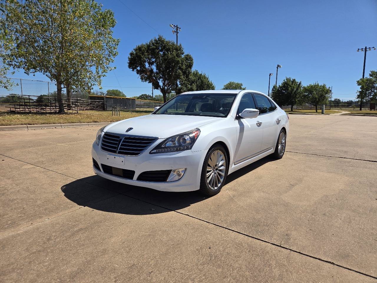 Used 2016 Hyundai Equus Signature RWD image 3