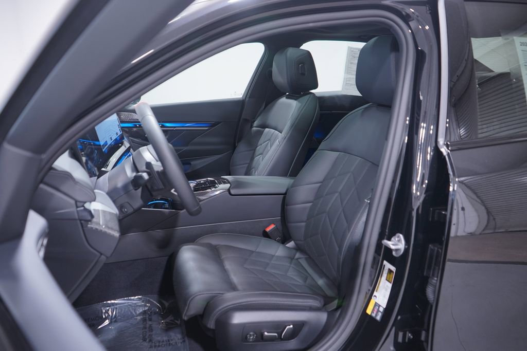 Used 2025 BMW i5 M60 w/ Premium Package image 7