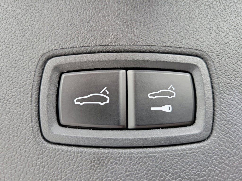 Certified 2025 Porsche Cayenne image 18