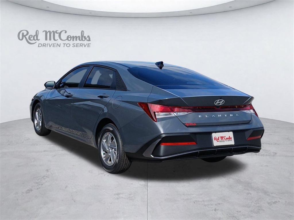New 2026 Hyundai Elantra SE FWD image 3