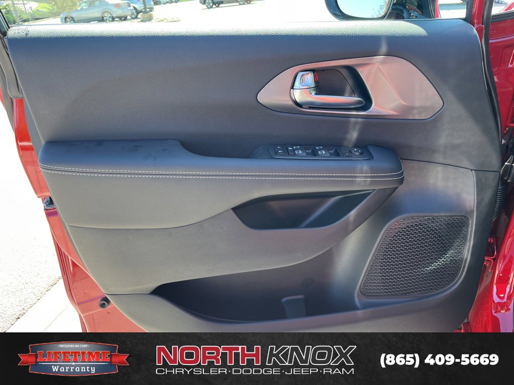 New 2026 Chrysler Voyager LX FWD image 5