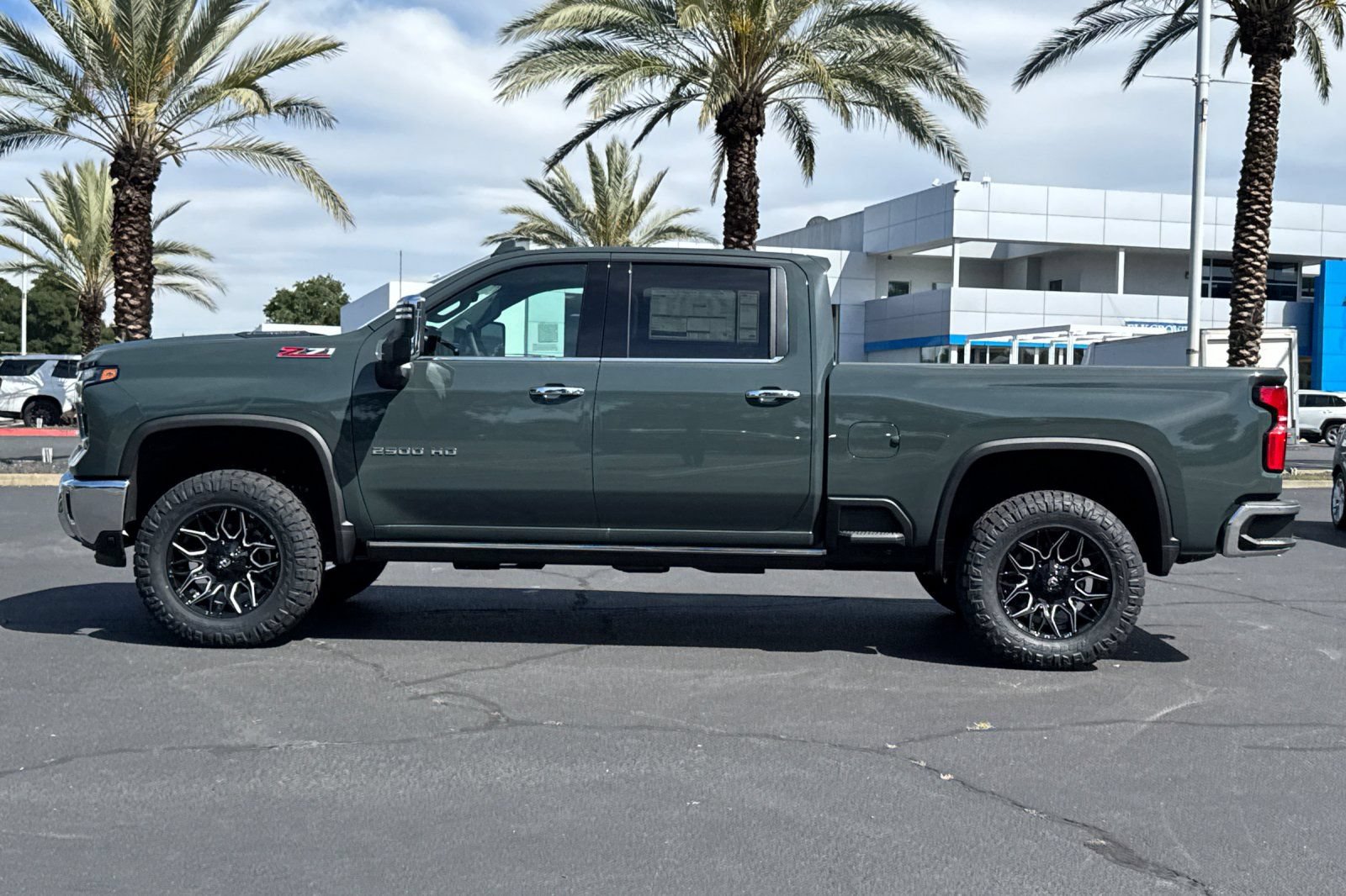 New 2026 Chevrolet Silverado 2500 LTZ w/ LTZ Premium Package AWD/4WD image 6
