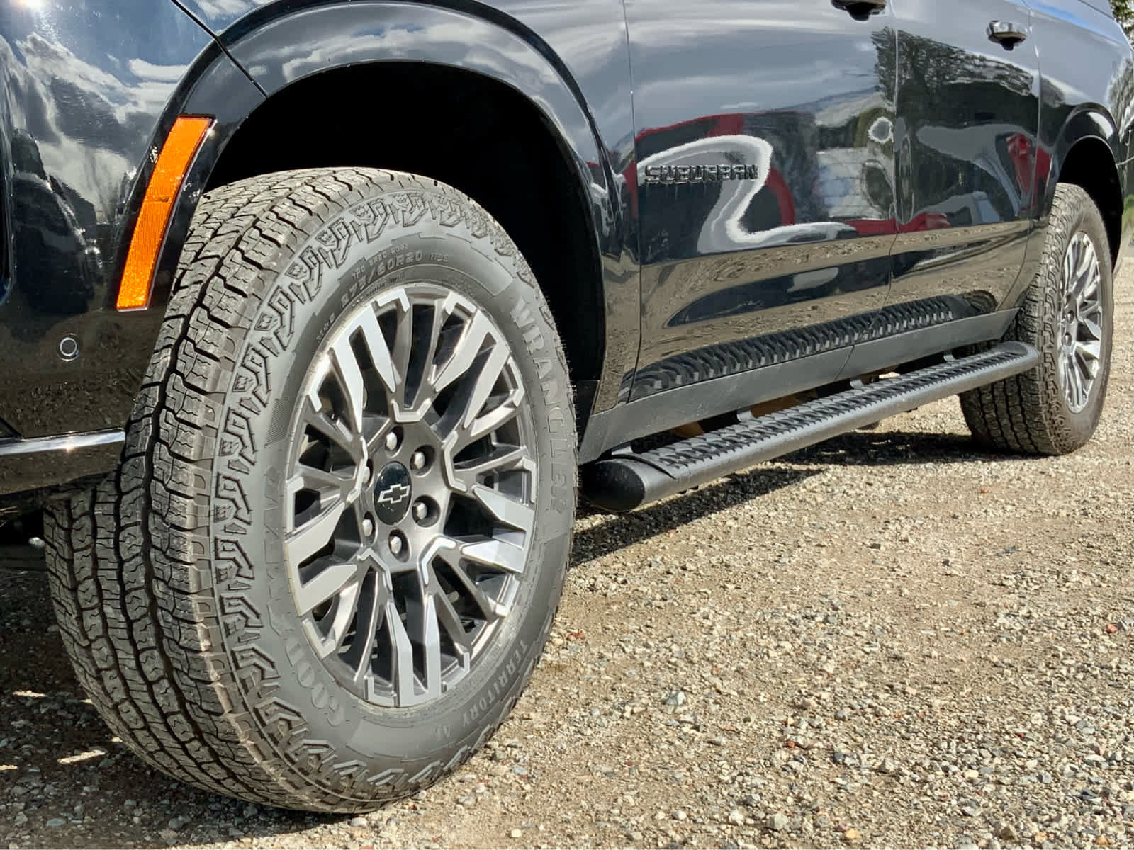 Used 2025 Chevrolet Suburban Z71 AWD/4WD image 15