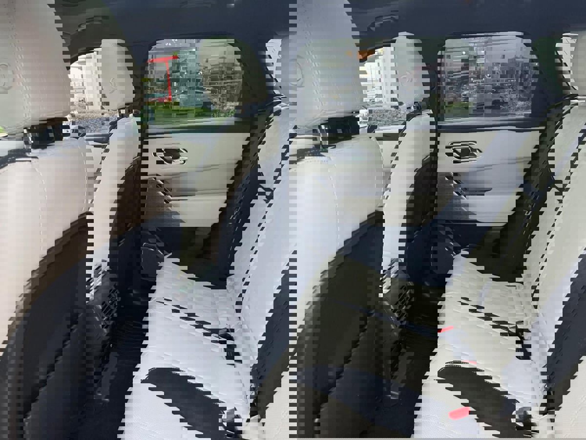 Used 2019 Land Rover Range Rover Velar R-Dynamic SE image 31