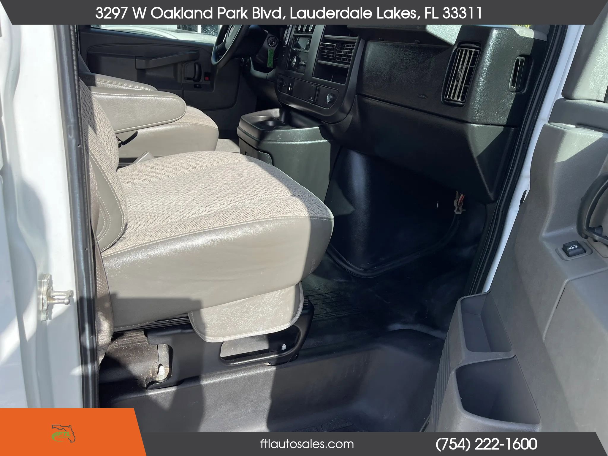 Used 2017 GMC Savana 3500 Extended image 30