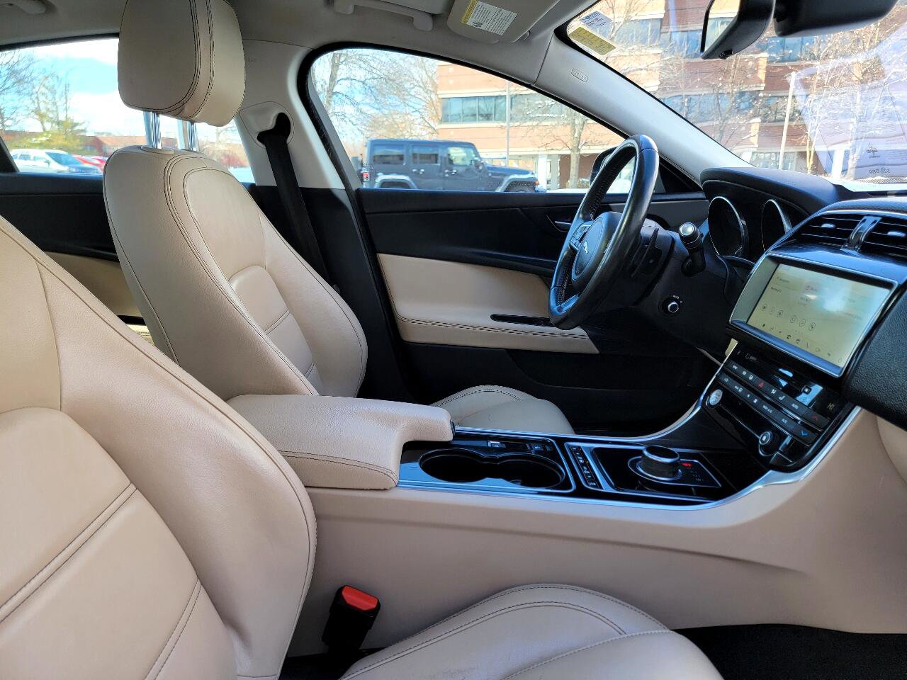 Used 2017 Jaguar XE Prestige image 35