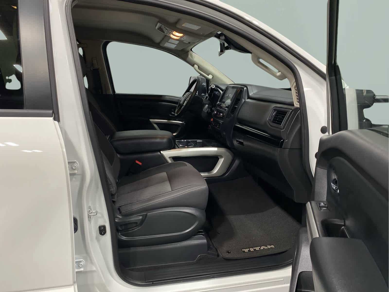 Used 2024 Nissan Titan SV w/ SV Convenience Package image 29