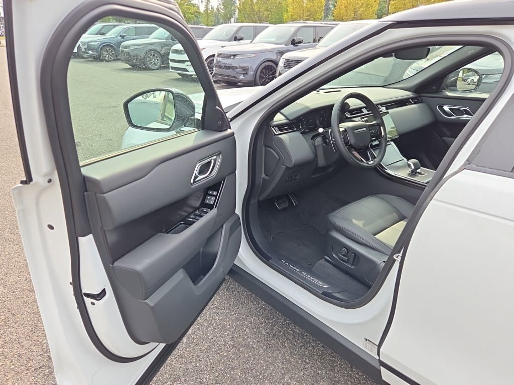 New 2026 Land Rover Range Rover Velar Dynamic SE image 10