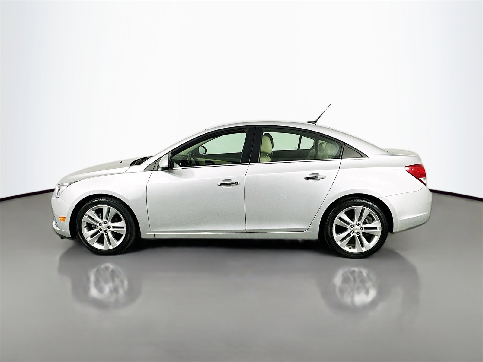 Used 2011 Chevrolet Cruze LTZ image 5
