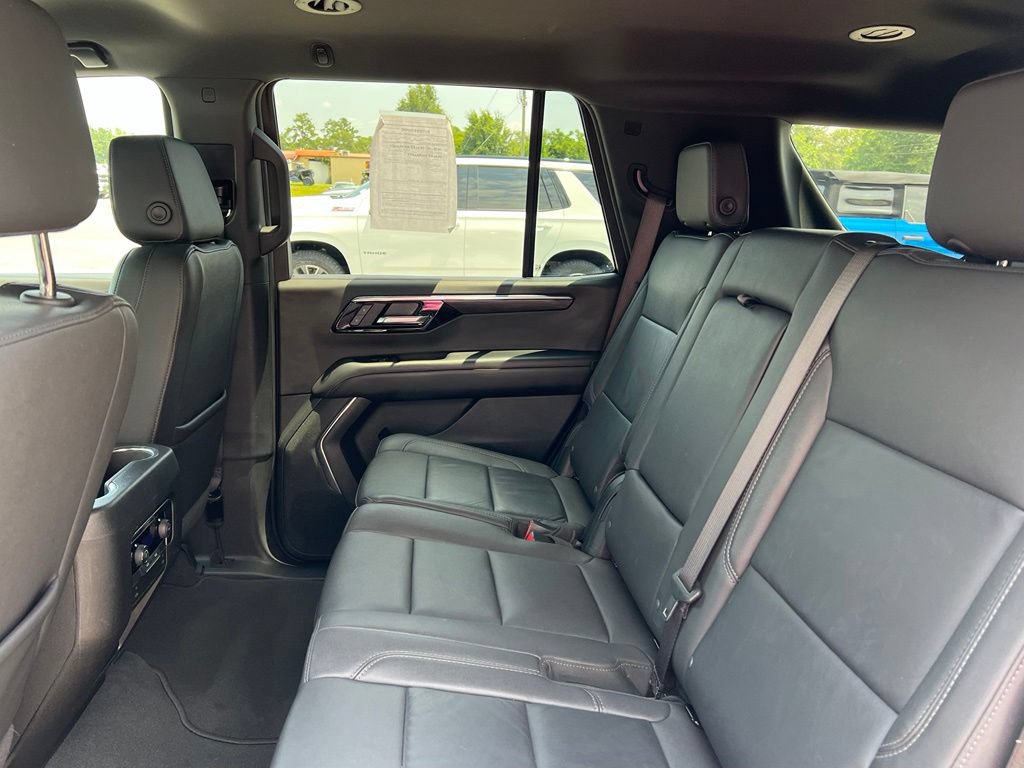 Used 2025 Chevrolet Tahoe LT RWD image 8