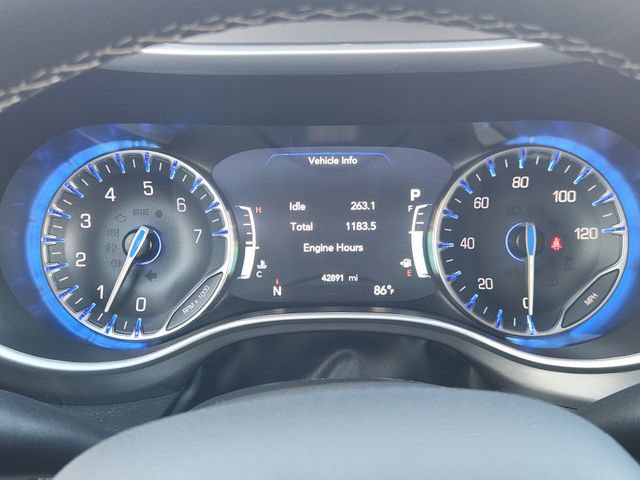 Used 2024 Chrysler Pacifica Touring-L FWD image 13