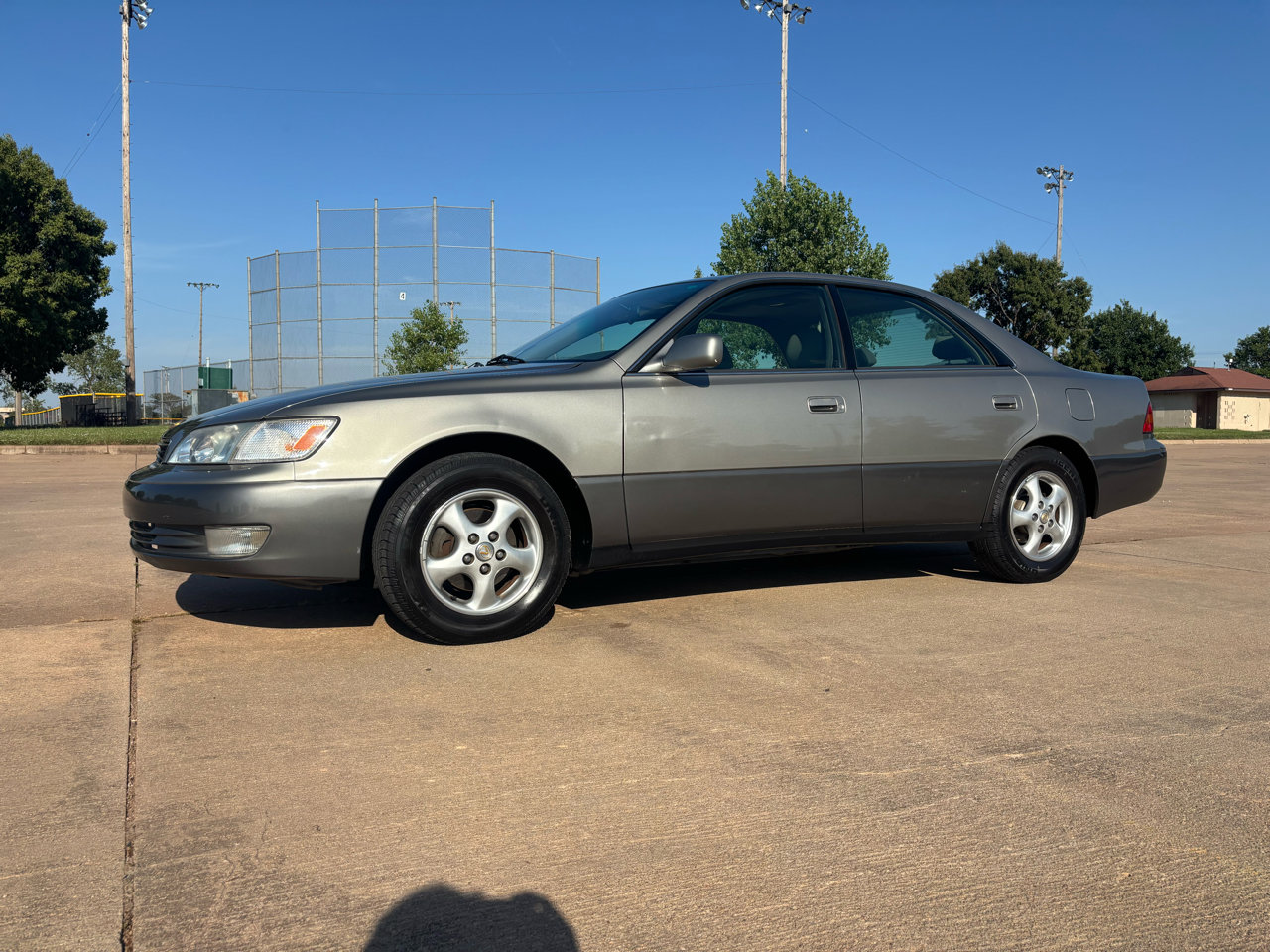 Used 1999 Lexus ES 330 image 2
