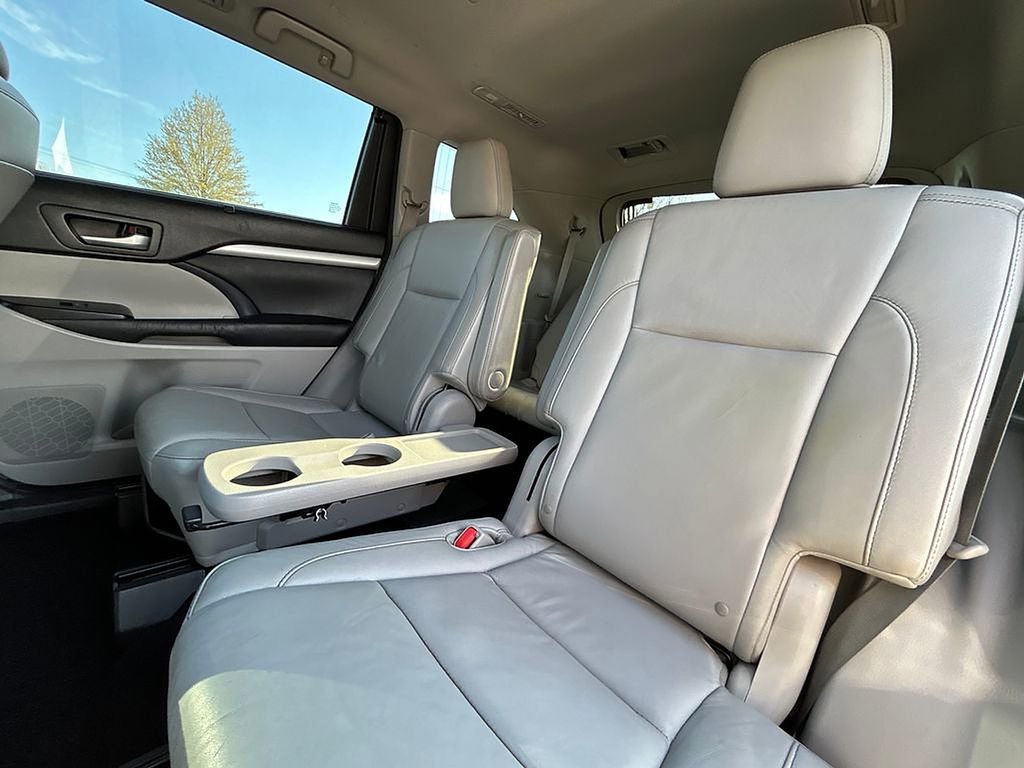 Used 2016 Toyota Highlander XLE AWD/4WD image 19