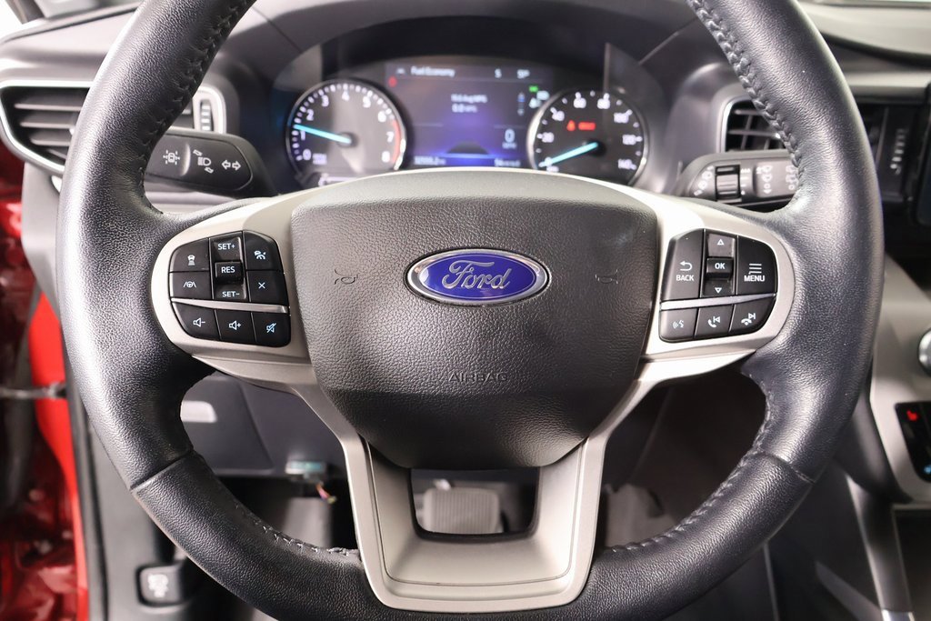 Used 2022 Ford Explorer XLT w/ Equipment Group 202A image 3