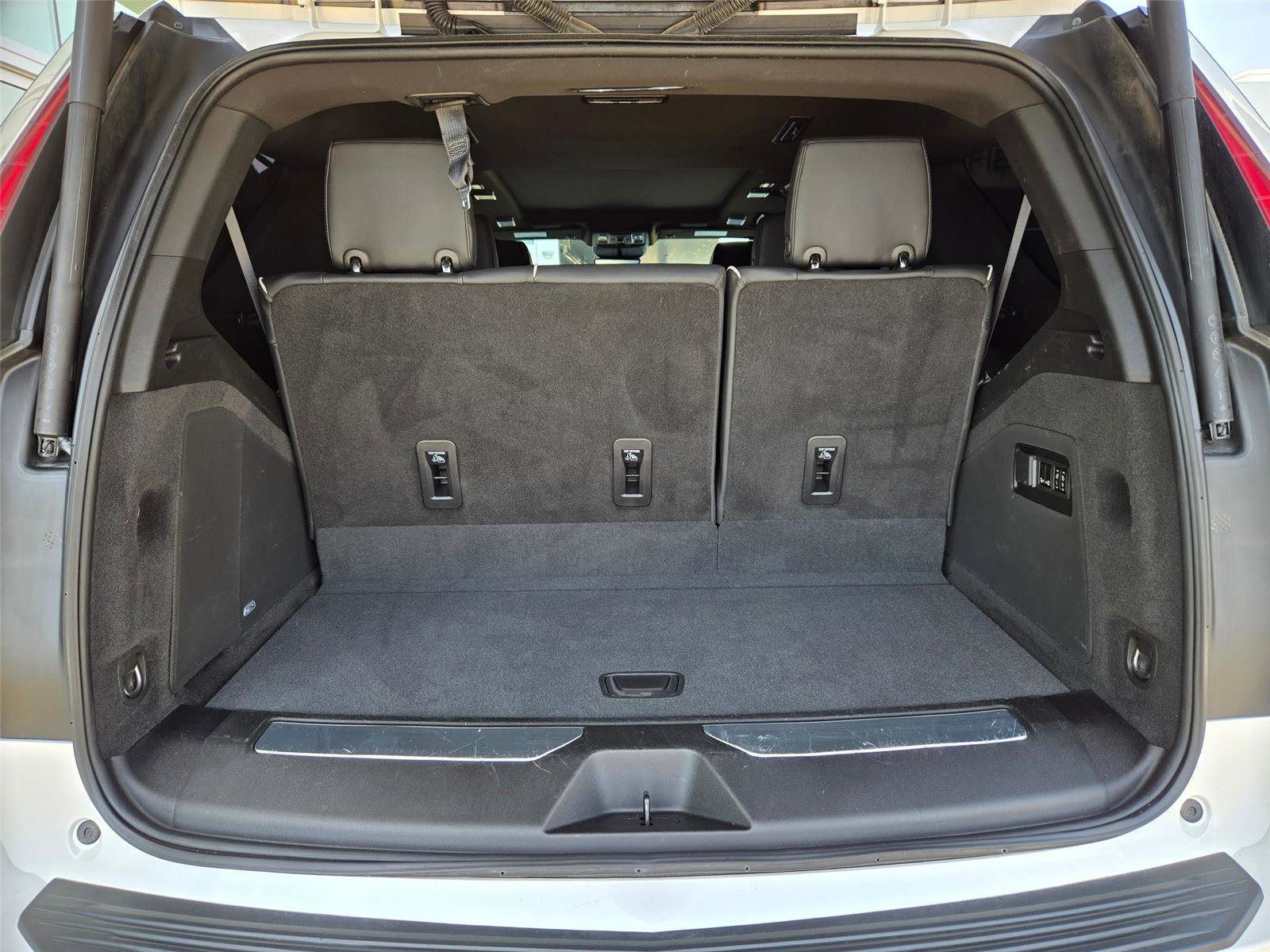 Used 2023 Cadillac Escalade Sport w/ LPO, ONYX Package AWD/4WD image 33