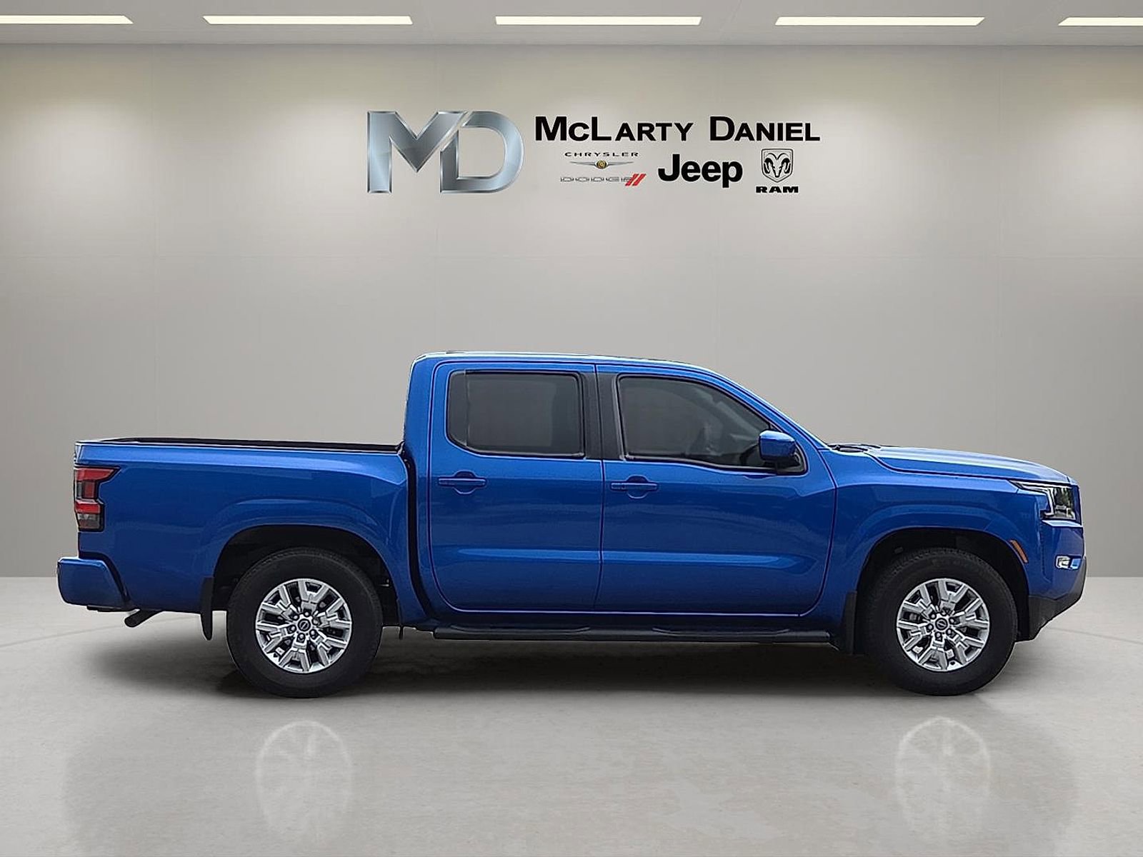 Used 2024 Nissan Frontier SV w/ SV Convenience Package RWD image 6