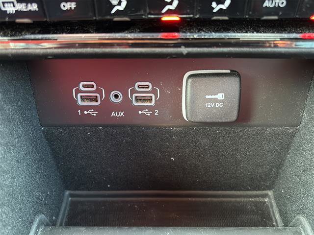 Used 2023 Jeep Grand Cherokee L Limited w/ Black Appearance Package image 28