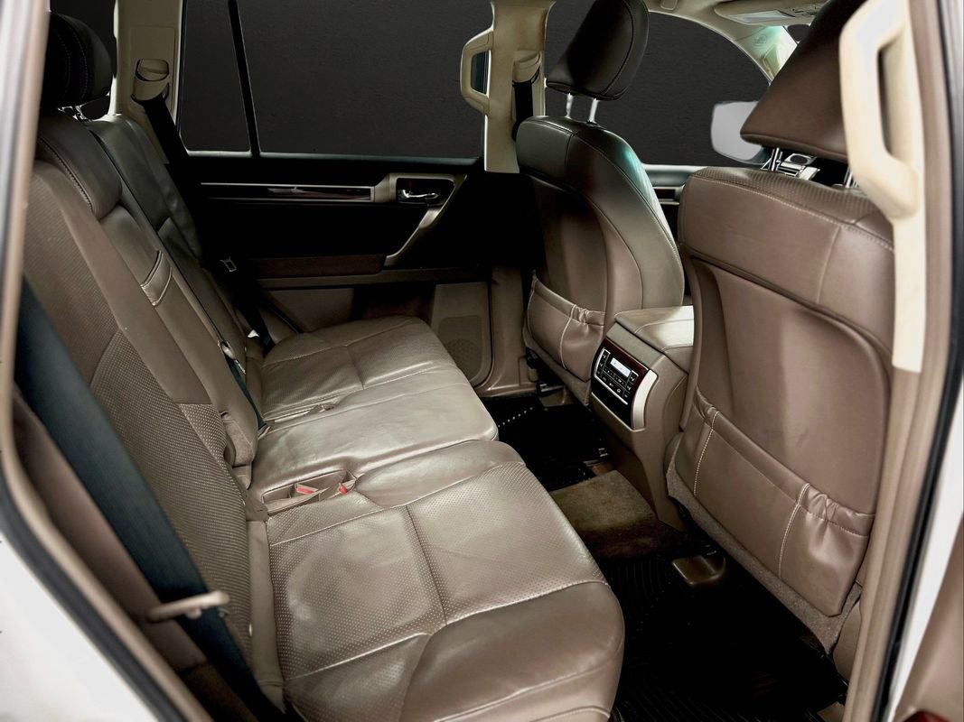 Used 2011 Lexus GX 460 w/ Comfort Plus Pkg image 24