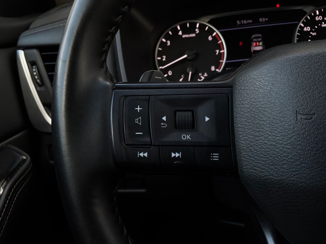 Used 2025 Nissan Rogue SV FWD image 36