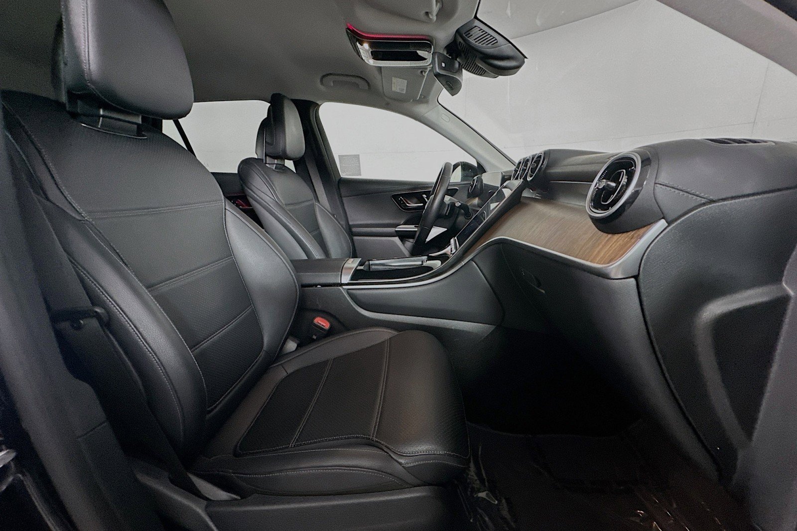 Used 2023 Mercedes-Benz GLC 300 image 8