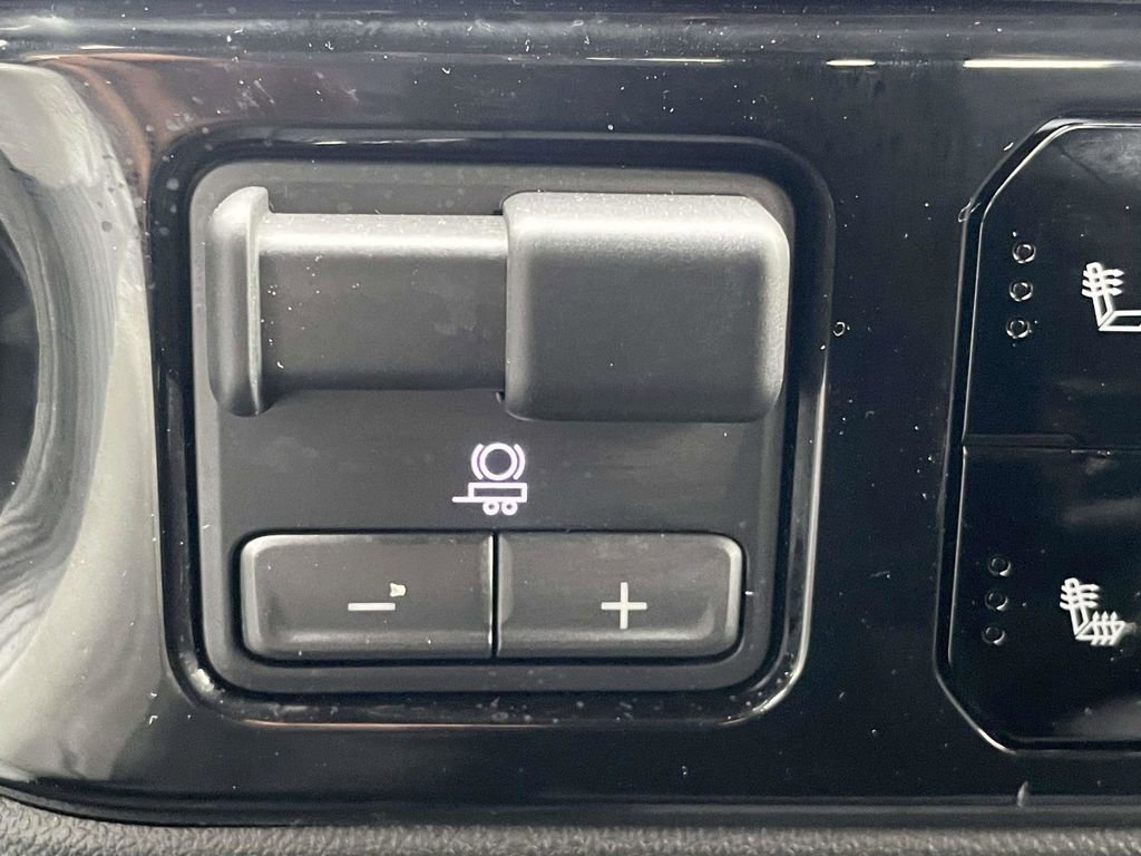 Used 2025 Chevrolet Silverado 1500 LT w/ Leather Package image 25