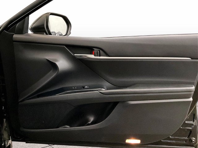 Used 2018 Toyota Camry SE FWD image 23