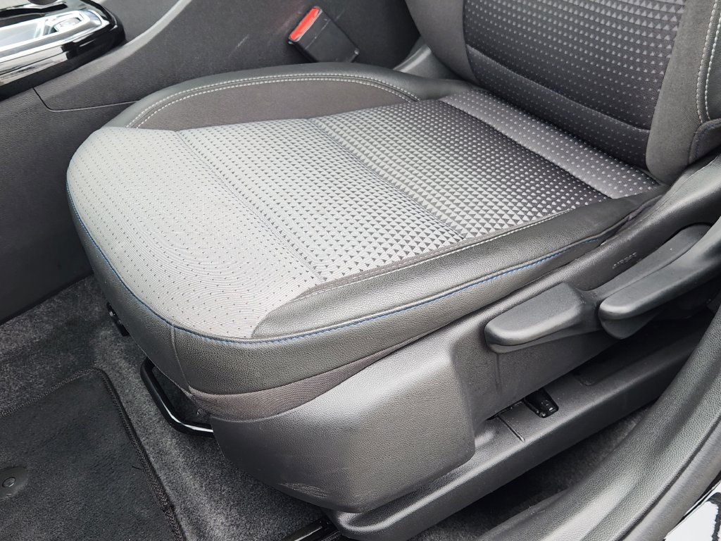 Used 2025 Chevrolet Trax LT FWD image 21