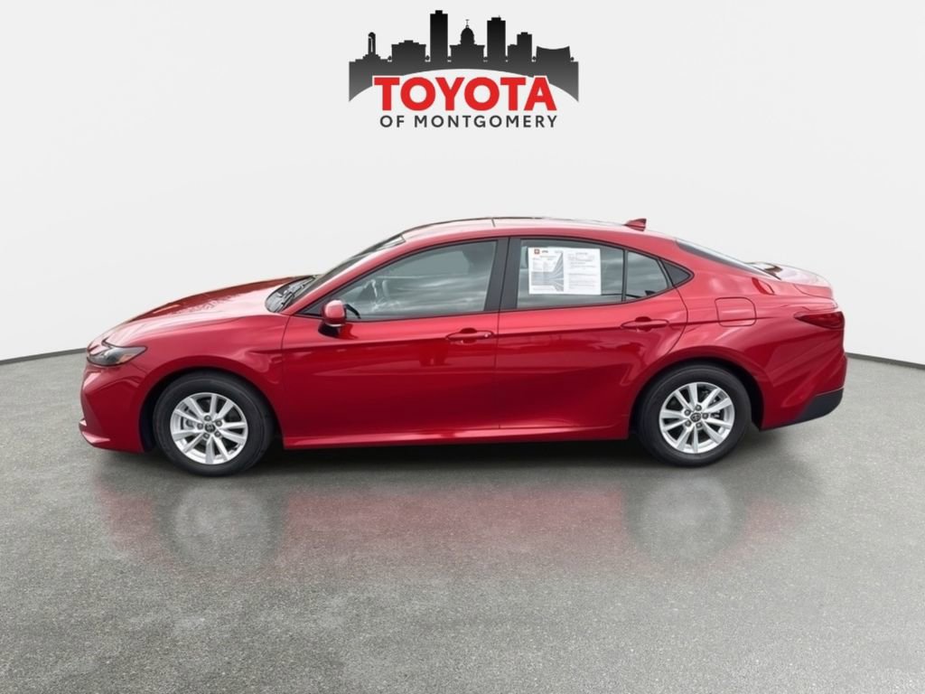 Used 2025 Toyota Camry LE image 3