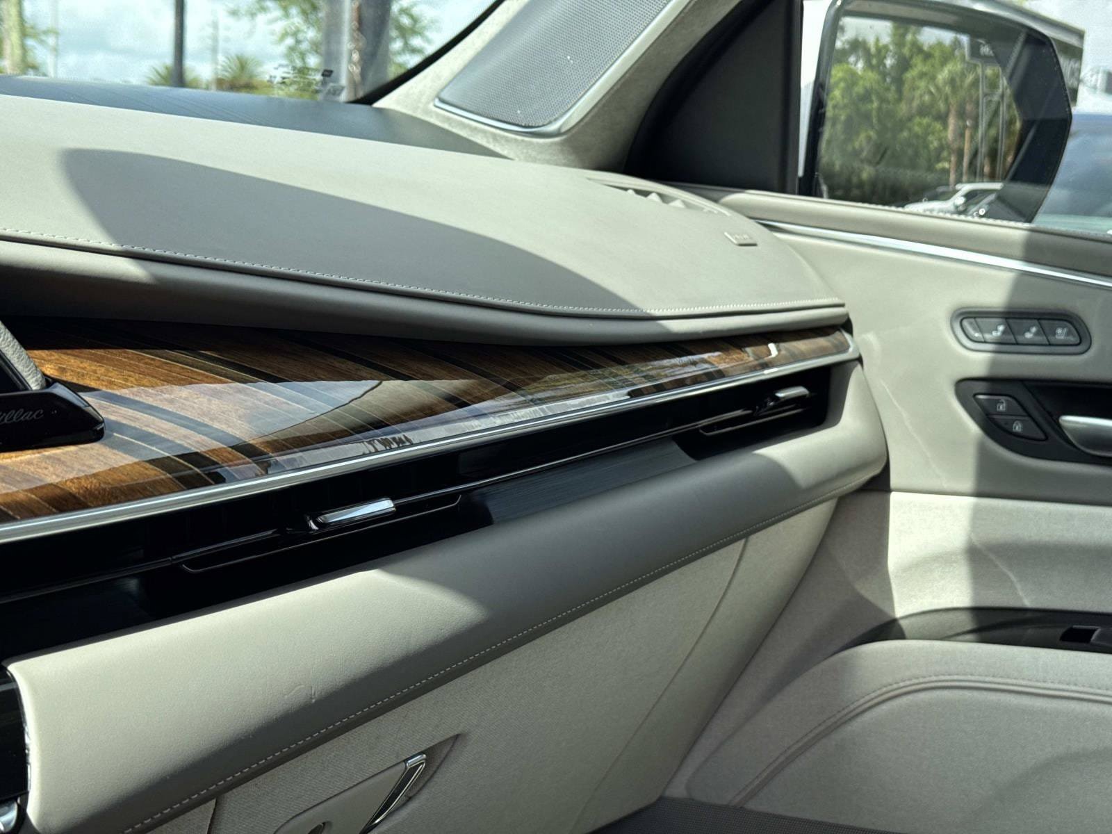 Certified 2023 Cadillac Escalade Premium Luxury Platinum AWD/4WD image 25