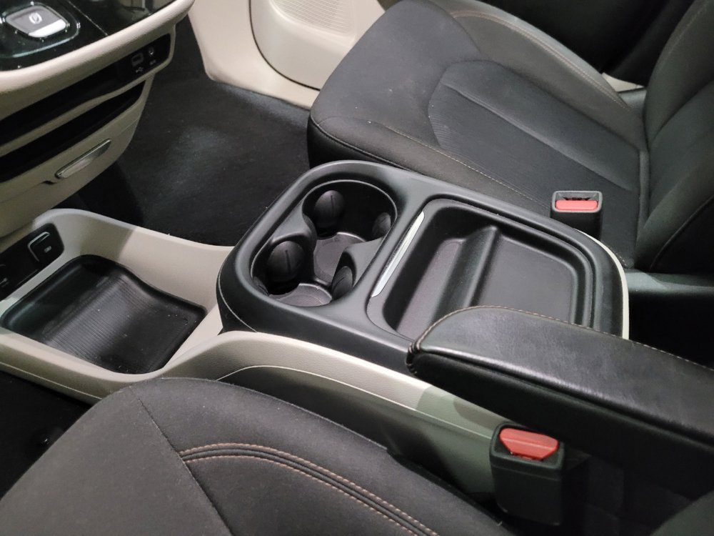 Used 2018 Chrysler Pacifica Touring Plus FWD image 26
