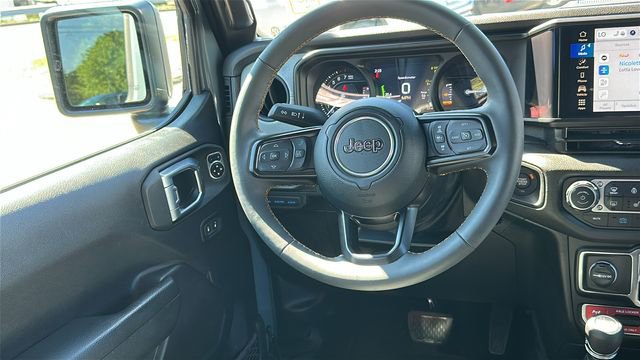 Used 2024 Jeep Wrangler Unlimited image 27