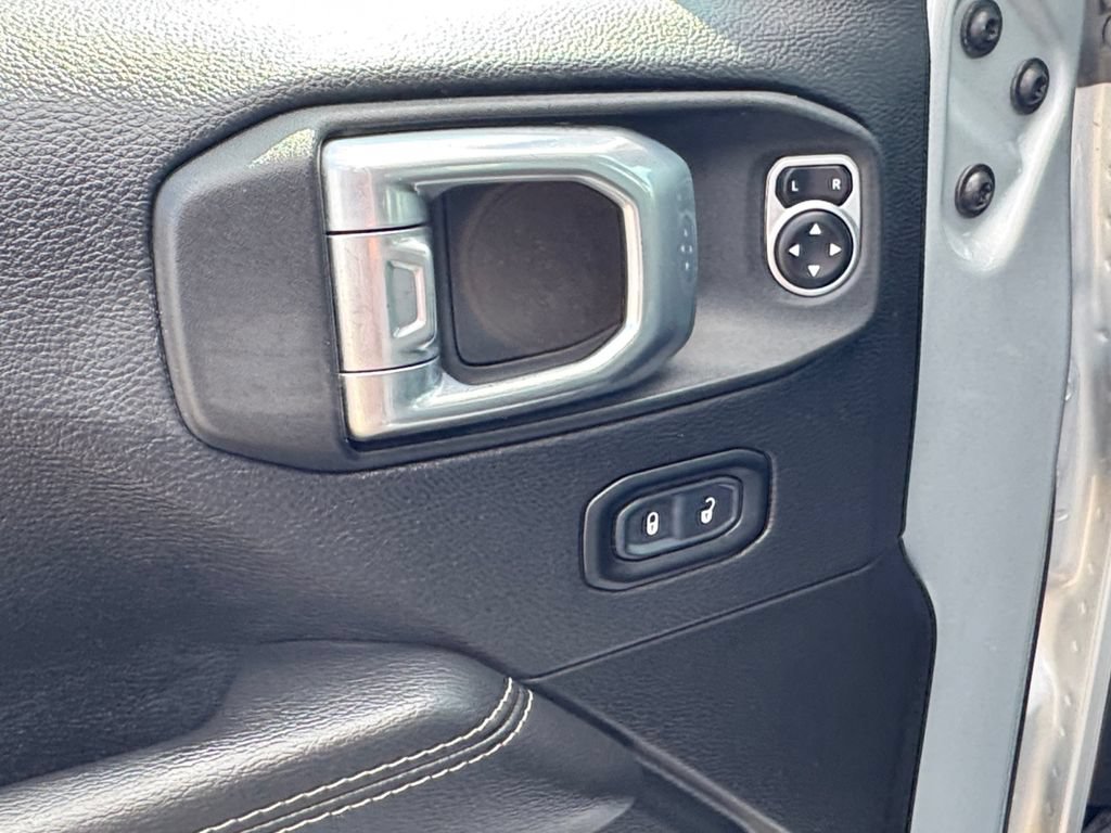Used 2023 Jeep Wrangler Unlimited Sahara AWD/4WD image 18