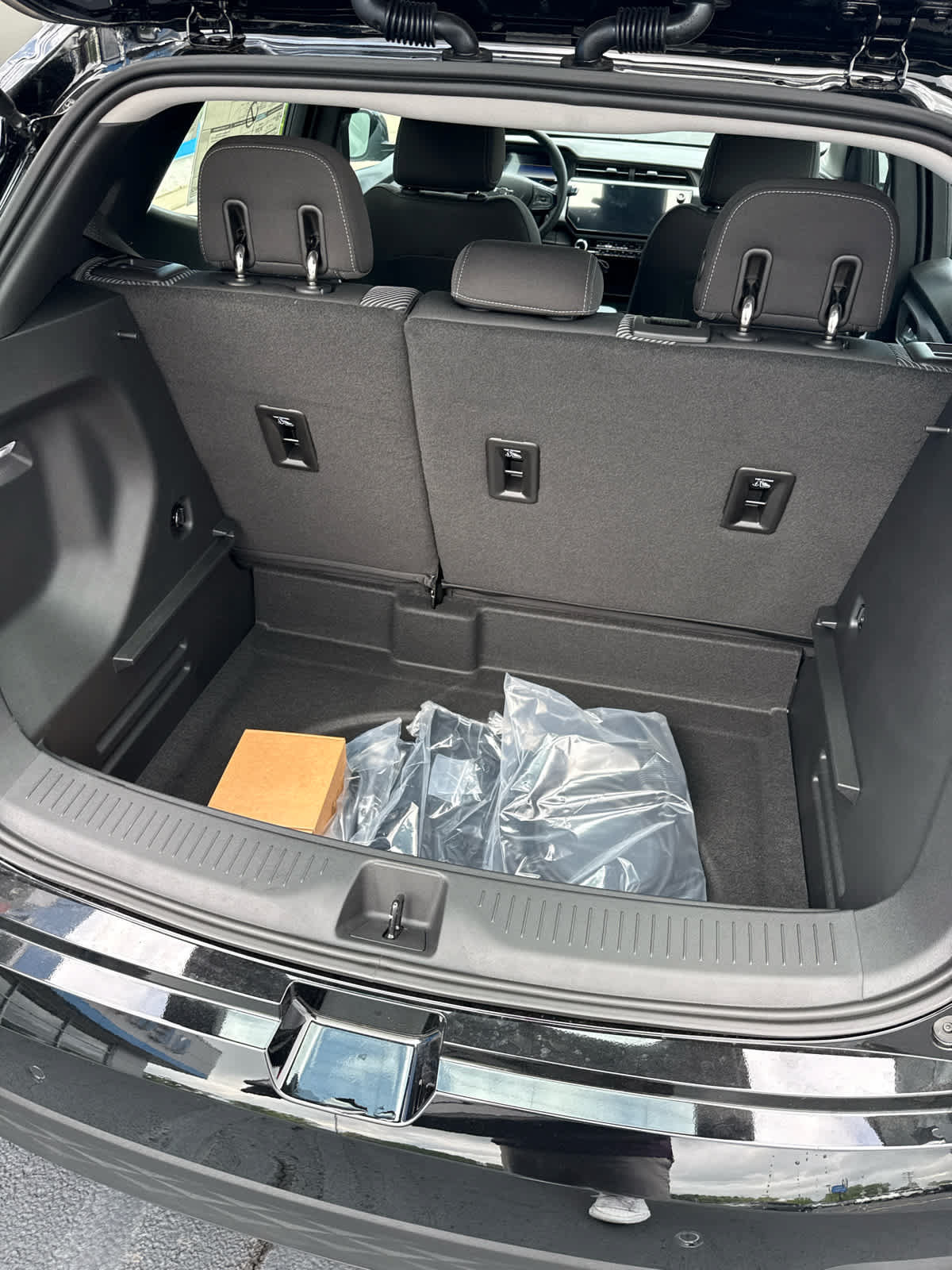 New 2027 Chevrolet Bolt LT w/ Comfort Package FWD image 9